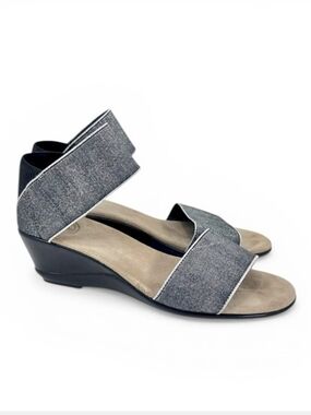 CHARLESTON SHOE CO. Justice Silver Metallic Mini Wedge Sandals - 9